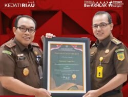 Kejati Riau Terima Apresiasi KN Award Tahun Anggaran 2024 Dari KPKNL Pekanbaru Sebagai Terbaik III