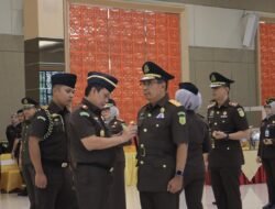 Kajati Riau Lantik Wakajati Riau, Asisten Pemulihan Aset Kejati Riau, 5 Kajari dan 2 Koordinator Pada Kejati Riau