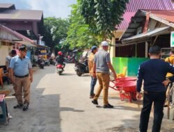Kadis Disperindag Kota Pekanbaru Pimpin Langsung Kegiatan Gotong Royong di Pasar Palapa