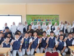 Kejati Riau Berikan Edukasi Perihal Bijak Dalam Bermedia Sosial di SMA Al-Azhar Syifa Budi Pekanbaru
