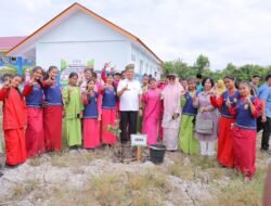 Wawako Pekanbaru Melaunching Penanaman Pohon di SMPN 44 Kota Pekanbaru