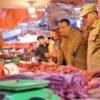 Kepala Disperindag Pekanbaru Dampingi Wawako Pekanbaru Sidak Ke Pasar Simpang Baru Pantau Harga Sembako
