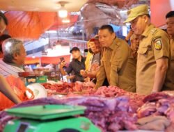 Kepala Disperindag Pekanbaru Dampingi Wawako Pekanbaru Sidak Ke Pasar Simpang Baru Pantau Harga Sembako