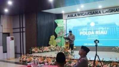 Kapolda Riau Sosialisasikan Layanan 110 Saat Safari Ramadan di Kota Dumai