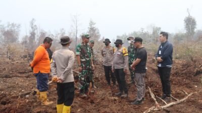 Danrem 031/WB Tinjau Langsung Pemadaman Karhutla di Dumai, Sinergitas TNI-Polri dan Pemda Diperkuat