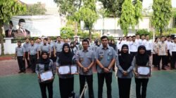 Semangat Baru Pasca-Lebaran: Kakanwil Berikan Penghargaan Pegawai Teladan