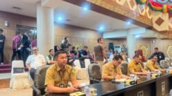 Kaban Kesbangpol Riau Hadiri Rapat Paripurna DPRD Provinsi Riau Bahas LKPJ 2025 dan Ranperda Perhubungan