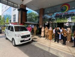 Dirut RSUD Arifin Achmad: RSUD Arifin Achmad Terima Bantuan 1 Unit Mobil Ambulance Dari Program CSR BRI