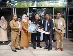 RSUD Arifin Achmad Terima Bantuan Dua Unit Ambulance Dari BRI Region 2