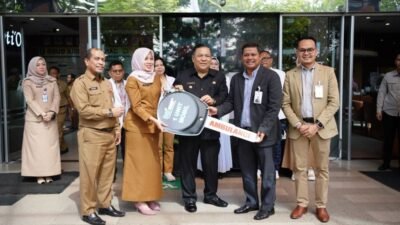 RSUD Arifin Achmad Terima Bantuan Dua Unit Ambulance Dari BRI Region 2