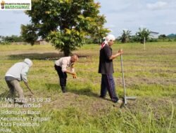 Polresta Pekanbaru Dukung Ketahanan Pangan Nasional, Bhabinkamtibmas Polsek Binawidya Monitoring Lahan Jagung Warga