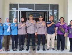 POLRESTA PEKANBARU DAN INSTANSI TERKAIT GELAR PROGRAM JALUR, WARGA PELABUHAN SUNGAI DUKU DAPAT LAYANAN KESEHATAN GRATIS