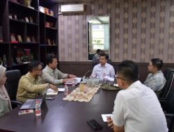 Kesbangpol Riau Terima Audensi Dari WALHI Riau di Ruang Rapat Kaban Kesbangpol Riau
