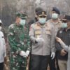 Kapolda Riau dan Pangdam Tuanku Tambusai Patroli Udara Karhutla, Turun Langsung Padamkan Api di Pelalawan