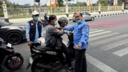 Lindungi Masyarakat dari Kabut Asap, Nakes di Riau Bagikan 4.000 Masker di Pekanbaru