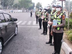 Peduli Dampak Kabut Asap, Polresta Pekanbaru Bagikan 1.300 Masker