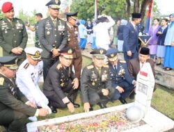 Pangdam XIX/TT Tabur Bunga di TMP Kusuma Dharma, Ziarah Nasional HUT Ke-81 TNI Berlangsung Khidmat