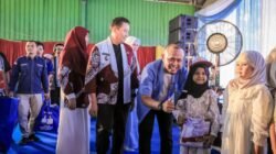 Walikota Agung Nugroho Berikan Baju Gratis Kepada Anak Sekolah