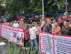Puluhan Jurnalis di Pekanbaru Geruduk Polda Riau, Desak Hondro Segera Ditangkap