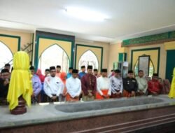 Ginda Burnama Ikuti Pawai dan Ziarah ke Makam Marhum Pekan